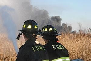 Firefighters need to discuss and develop improved incident variable recognition and processing, which in turn drives new tactics and better decision making. (Photo by Steve White.)