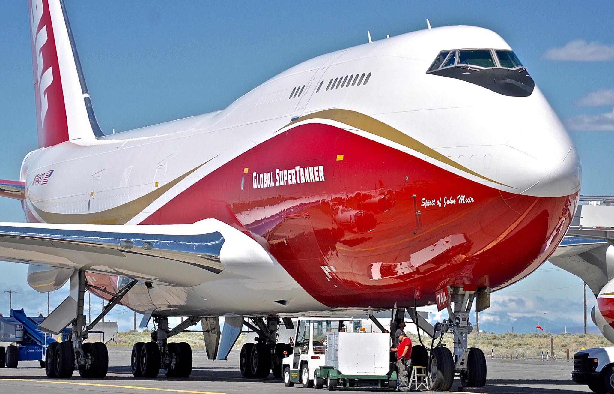 747 SuperTanker Arrives in Chile