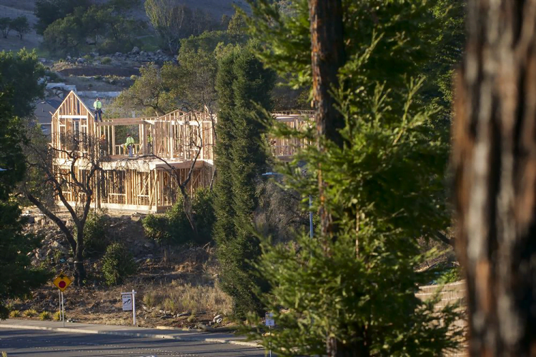 Report: California Encourages Rebuilding in Fire-Prone Areas