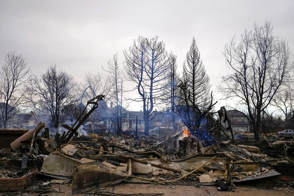 Colorado Fire Evacuation Aided by Daylight, Road Access