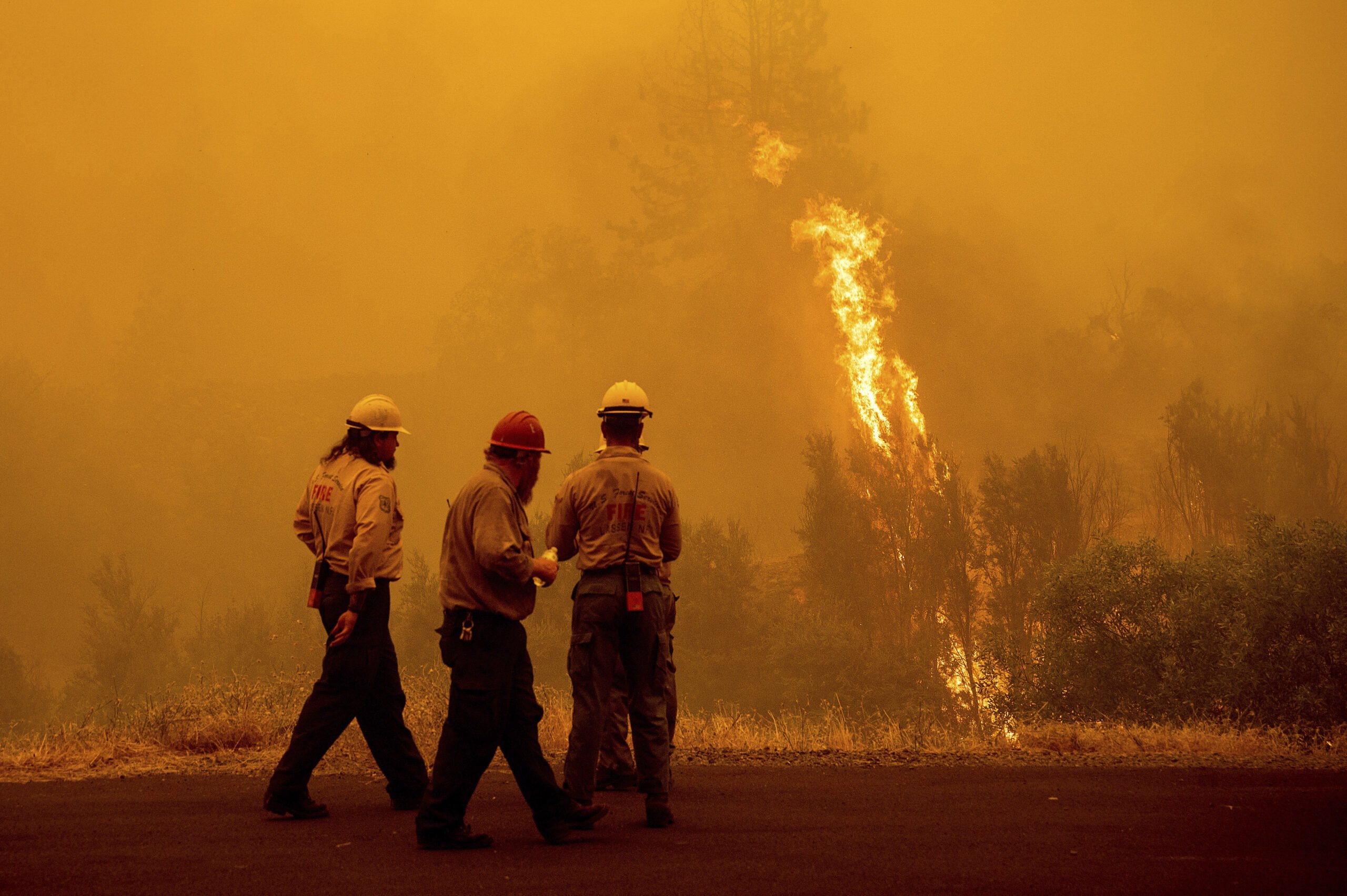 Western Flames Spread, CA Sees Its Largest 2022 Fire