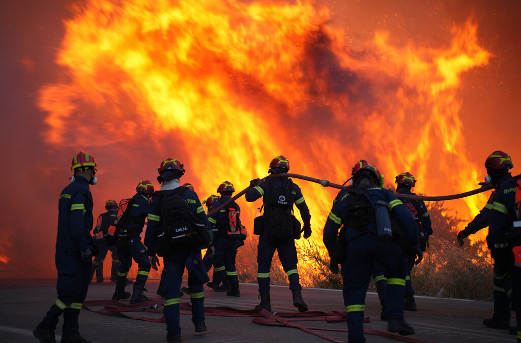 More Than 100 Firefighters Battle Large Wildfire on Greek Island of Chios